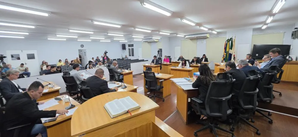 Proposta de autoria da presidência da Casa altera regras regimentais e define novas datas de pleito. - Foto: Reprodução | Câmara de Corumbá