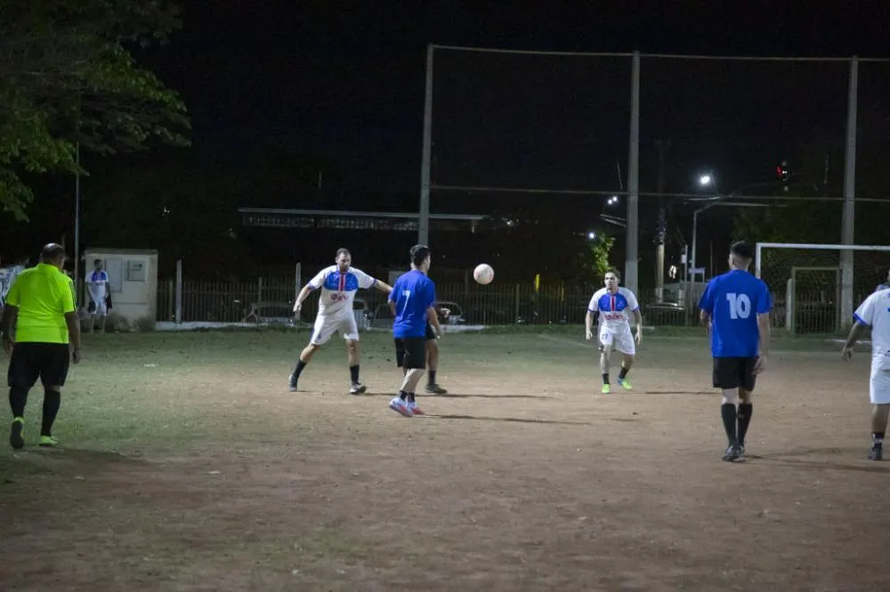 Jogos dos Servidores movimentam noite esportiva com futebol society em Corumbá