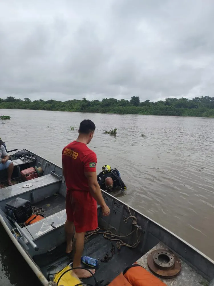 Linha presa em área profunda termina em mobilização de mergulhadores do Corpo de Bombeiros no Pantanal